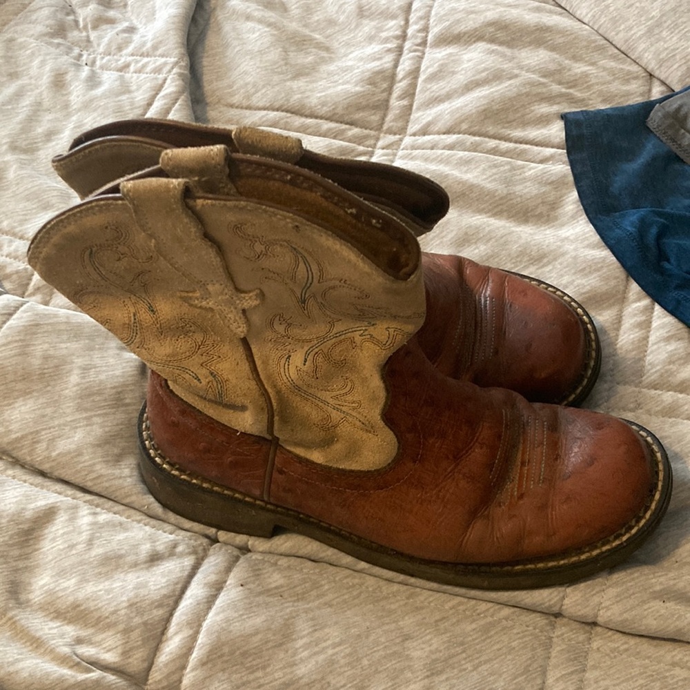 Ariat boots.